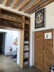 Morel caveau with poster